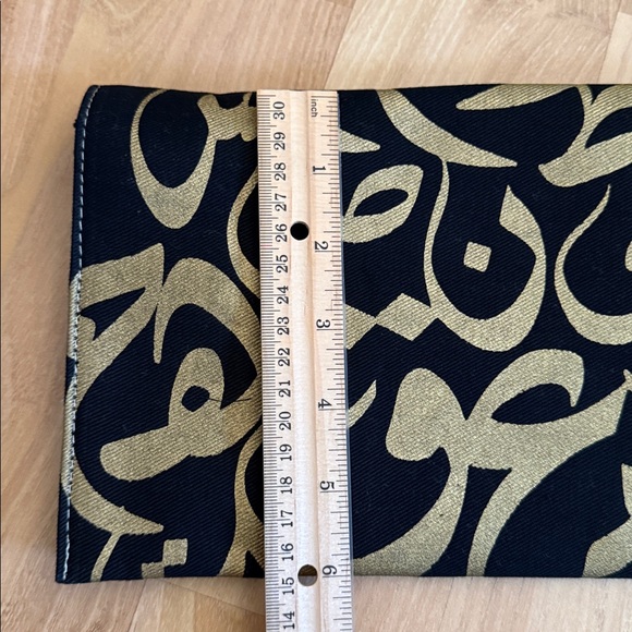 Black and Gold Arabic Calligraphy Clutch - Picture 9 of 11